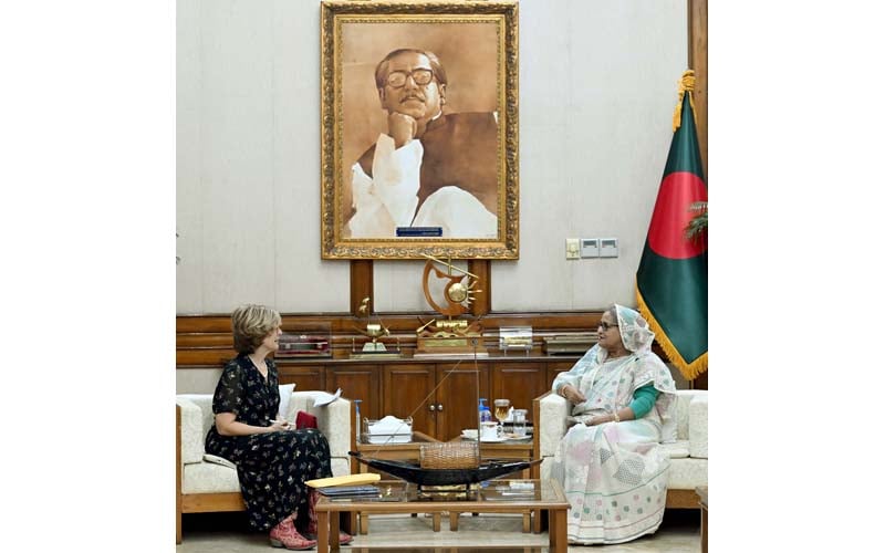 বাংলাদেশে গণতন্ত্র সমুন্নত রাখতে প্রধানমন্ত্রী প্রতিশ্রুতিবদ্ধ