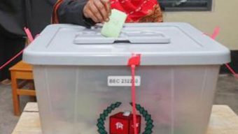 জাতীয় সংসদ নির্বাচনে ভোটগ্রহণ শেষে গণনা চলছে