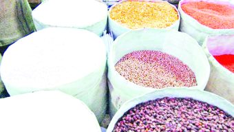 চাক্তাই-খাতুনগঞ্জে চড়া ভোগ্যপণ্যের দাম
