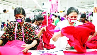 পোশাক রপ্তানিতে স্বপ্ন দেখাচ্ছে ডেনিম