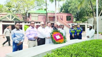বঙ্গবন্ধুর সমাধিতে দুই এমপির শ্রদ্ধা