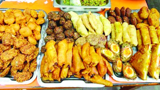 বাজারের অস্বাস্থ্যকর ইফতারি বাড়াচ্ছে স্বাস্থ্যঝুঁকি