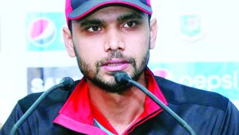 প্রিমিয়ার লিগে মাশরাফির ৫ উইকেট