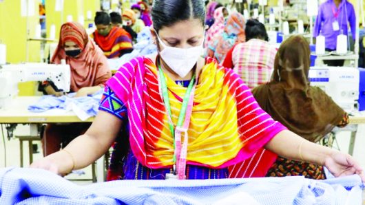 ৪৬০০ কোটি ডলারের কৃত্রিম তন্ত্রের পোশাক রপ্তানি করবে বাংলাদেশ