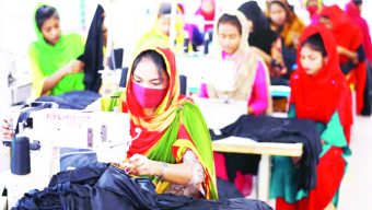 চ্যালেঞ্জের মুখোমুখি রয়েছে পোশাক খাত