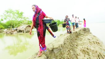 জলবায়ু সংকটে স্থানচ্যুত ৮০ শতাংশই নারী