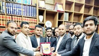 সফল সংগঠক হিসেবে সাকসেস এ্যাওয়ার্ড ২০২৪ পাওয়ায় ব্যারিস্টার সাইফুর রহমানকে আইনজীবীদের সংবর্ধনা