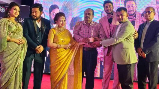 সফল সংগঠক হিসেবে ‘সাকসেস এ্যাওয়ার্ড-২০২৪’ গ্রহণ করেছেন ব্যারিস্টার সাইফুর রহমান