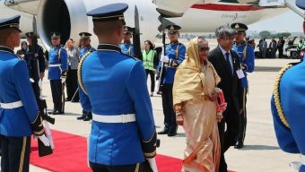 থাইল্যান্ডে প্রধানমন্ত্রীকে লাল গালিচা সংবর্ধনা
