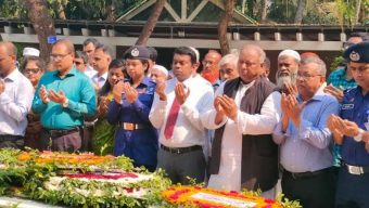 মুজিবনগর দিবস টুঙ্গিপাড়ায় জাতির পিতার সমাধিতে মানুষের ঢল