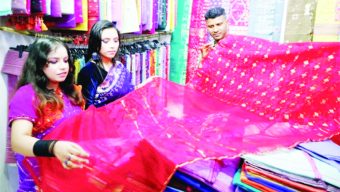 জামদানি মেলা শুরু রাজধানীতে৩০টি স্টল নিয়ে সাজানো এই মেলা সকাল ১০টা থেকে বিকাল ৫টা পর্যন্ত সর্বসাধারণের জন্য উন্মুক্ত থাকবে