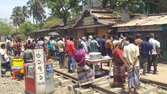 জয়পুরহাট রেলের ৭২০০ স্কয়ার ফিট জায়গার অবৈধ স্থাপনা উচ্ছেদ