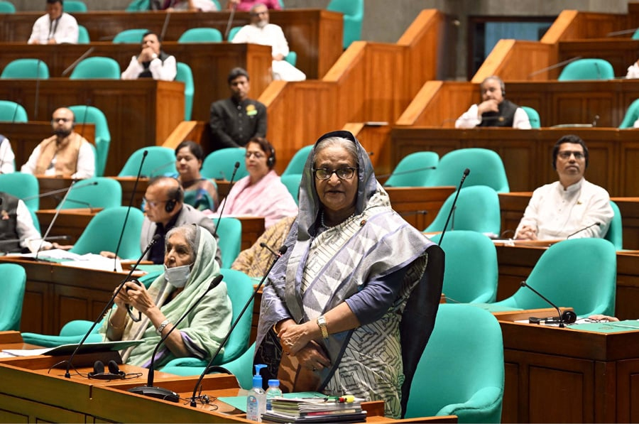 এক/এগারো সরকারের নিষেধাজ্ঞা উপেক্ষা করে তাঁকে স্বাগত জানানোর জন্য দেশবাসীর প্রতি প্রধানমন্ত্রীর কৃতজ্ঞতা প্রকাশ