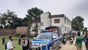 নেত্রকোনায় ‘জঙ্গি আস্তানা’ সন্দেহে একটি বাড়ি ঘিরে রেখেছে পুলিশ