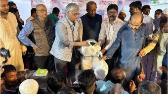 ছাতকে বন্যা দুর্গতদের মাঝে ভারতীয় সহকারি হাই কমিশনারের ত্রাণ বিতরণ