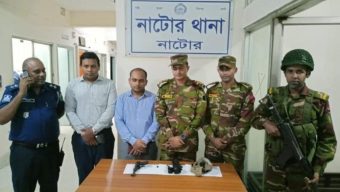 নাটোরে যুবলীগ নেতার বাড়ি থেকে আগ্নেয়াস্ত্র উদ্ধার