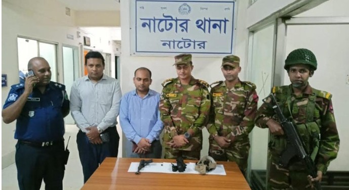 নাটোরে যুবলীগ নেতার বাড়ি থেকে আগ্নেয়াস্ত্র উদ্ধার