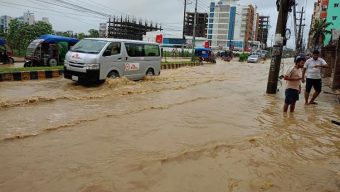 কক্সবাজারে ভারী বর্ষণে জলাবদ্ধতা, পাহাড়ধস, আটকা পড়েছে সহস্রাধিক পর্যটক
